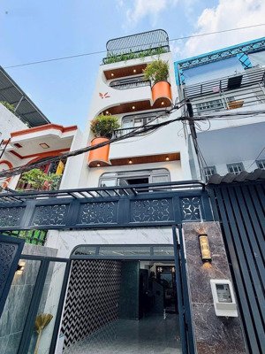 nhà ngộp 3tỷ8/62.7m2 ngay phan ngữ -quận 1. gần công viên lê văn tám đang cho thuê 25triệu