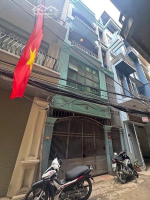 bán nhà sổ đỏ chính chủ 60m2 bên con đường đắt nhất hành tinh. lh 