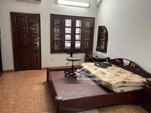 chủ mót bán hạ chào 1 tỷ!bán gấp nhà cầu giấy-10m ra ô tô tránh- dân xây 40mx5t,08 ngủ-nhỉnh 8 tỷ