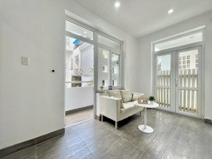 căn hộ 1 phòng ngủ 1 phòng khách tách bếp ban công lớn nhiều cửa sổ giá cực rẻ ở bình lợi