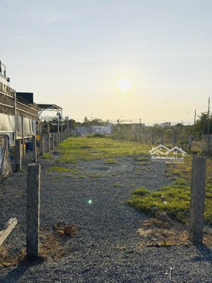 đất 2 mặt tiền 11m đường nhựa view hồ, có thổ cư 150m2 đầu tư & kinh doanh đều được 