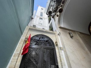 bán nhà 5 tầng 118m2 hẻm hùng vương, doanh thu 80tr/tháng. ngay chợ đêm, cách biển 200m