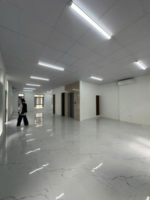 cho thuê sàn văn phòng 100m2 tại him lam vạn phúc, đã ngăn 2 phòng, văn phòng mới đẹp