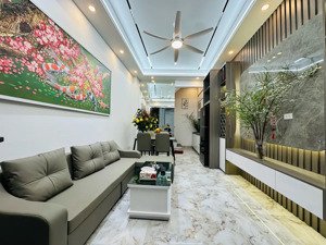 nhà xây mới tinh - 5 tầng - nội thất xịn sò - dân trí cao- thoáng mát.