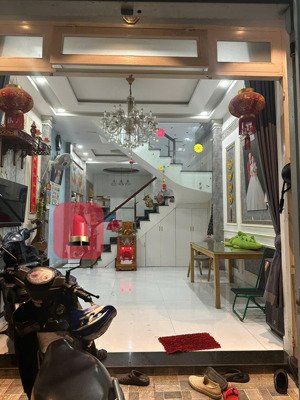 hẻm 5m cách mặt tiền 1 căn! bán nhà sẵn kết cấu(4x15m)4pn4wc xách vali vào ở ngay. gía 10.xtỷ