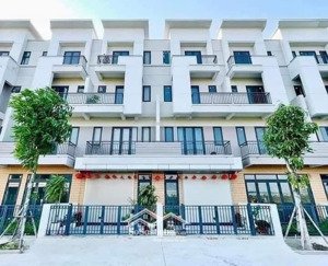 đón nhà giáp tết shophuose 75 m2 chân đế chung cư đã triển khai ép cọc móng giáp cao tốc hn- gb