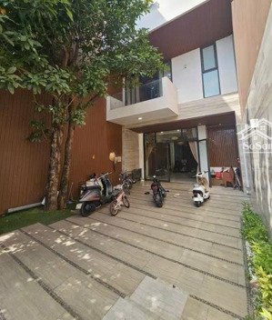 bán nhà mặt tiền 5pn đường lê qúi đôn, phường tân tiến, nha trang