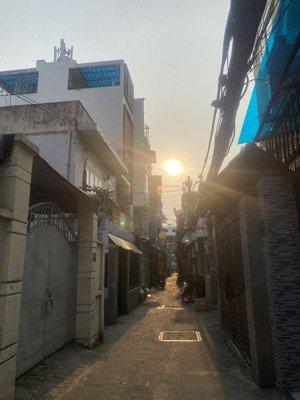 gần vincom nguyễn xí, hẻm xe hơi, 4x18m, hẻm đẹp dân trí nhỉnh 7tỷ