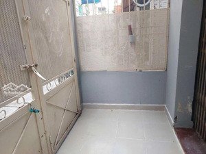cho thuê nhà 2 hẻm 5m(xh) lạc long quân, p.9, q.tân bình giá 11tr