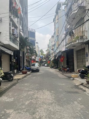 đường 7m lề 2m 2 xe hơi tránh nhau thoải mái bán nhà khu đẳng cấp 766/ lạc long quân