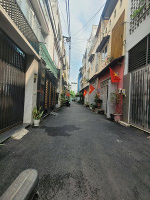 siêu phẩm nhà đẹp linh đông, 500m ra phạm văn đồng, đường ô tô thông, 50m, 3 tầng, chỉ 7,22 tỷ.