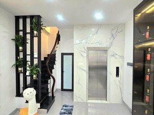 minh khai ô tô vào nhà, thang máy, ngõ thông kinh doanh, lô góc, 2 thoáng sáng. 42m*5t