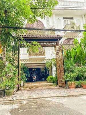 bán cặp biệt thự 2 sổ nội thất đẹp số nhà 26-28 phú lộc 1 gàn biển nguyễn tất thành.