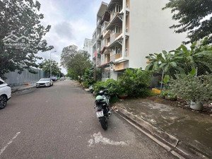 bán lô đất đẹp ngay trung tâm ,quận 2 ,ngang 4m x20m2 , đường 14m2