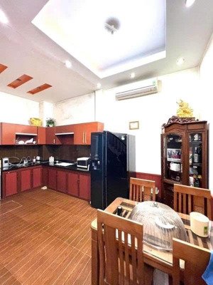 bán nhà ngõ phố khâm thiên, lô góc, vỉa hè, ô tô kinh doanh tốt, nhà chắc chắn kcbt thêm được tầng
