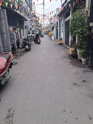 bán nhà mặt tiền 1 trệt 1 lầu hđ thuê 17tr/tháng giá siêu rẻ