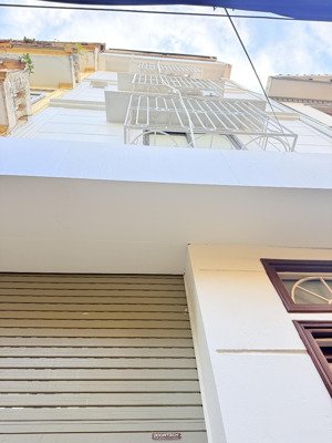 chính chủ bán nhà bồ đề - cách hồ 20m - cách oto tránh 20m - full nội thất. dt:38m2, 5 tầng, mt:4.5