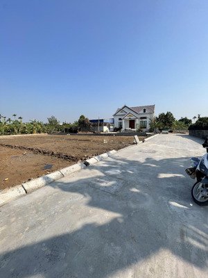 đất f0,giá hơn 400tr,mặt tiền 4 đến 5m.ngõ 7m đường thông