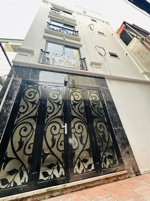 bán nhà phố minh khai - xây mới - lô góc - ô tô cách 10m - k có nhà đối diện - trường, chợ bv 100m