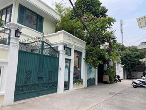 nhà siêu đẹp khu vực q1, dt: 264m2, giá 65 tỷ