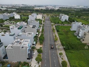 bán nền 5x20 hướng đông nam đường d17 an thiên lý chỉ 8,3 tỷ, lô đẹp không lỗi phong thủy,rất đẹp.