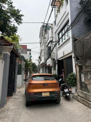 BÁN NHÀ RIÊNG NGÕ THÔNG Ô TÔ Bắc Cầu-Long Biên 55m2 X 3 Tầng 4.5 10.5 tỷ Long Biên.