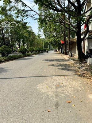 mặt tiền thạnh lộc - q12
ngang 6m - 145m vuông đét - kinh doanh mọi ngành nghề