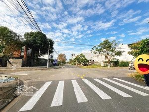 góc đưởng 7.5m kha vang cận+ nguyễn văn tỵ.( góc siêu đẹp)
-diện tích 166m2
-hướng: tây- bắc
giá :