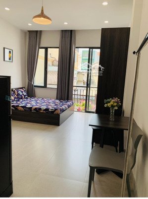 cho thuê căn hộ studio ban công thoáng q1 gần cầu ông lãnh, cầu calmette, chợ bến thành