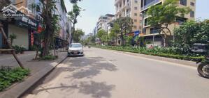 BÁN 350m2 Đất SIÊU HIẾM Đường LẠC LONG QUÂN - TÂY HỒ - LÔ GÓC 2 MẶT TIỀN KHỦNG- 16 chỗ vào đất - Giá 110 TỶ