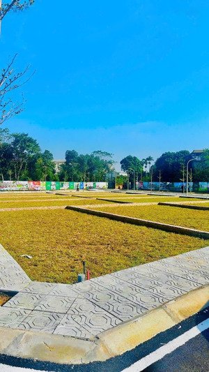 chính chủ bán lô góc 100m full thổ cư sát tđc vai réo phú cát, hòa lạc giá hơn 4 tỷ