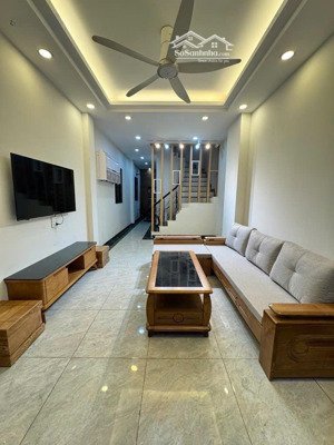 cho thuê nhà nguyên căn ngọc thụy 40m² 5 tầng full nội thất