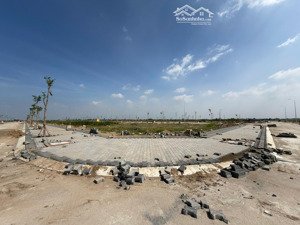 bán gấp lô góc 154m2 đối diện công viên, đường 20m, sổ sẵn sang tên ngay