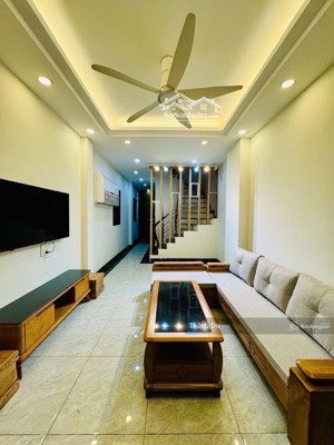 cho thuê nhà nguyên căn ngọc thụy 40m 5 tầng 4 phòng ngủ, full nội thất giá 10 triệu