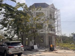 bán nhà ngay đ.nguyễn văn tiết, lái thiêu thuận an bình dương dt đất 105m2 giá 5,7 tỷ nh hỗ trợ 75%