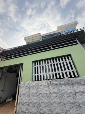 bán căn nhà 1 trệt 1 lầu ngang hơn 6m vuông vức, hẻm xe hơi thông 2 đầu, gần đỗ x hợp. giá 7,2 tỷ