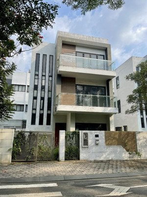 lvcc: rã đông! 15 tỉ hạ còn 13 tỷ bán gấp villa 12x15m đơn lập golf park q9