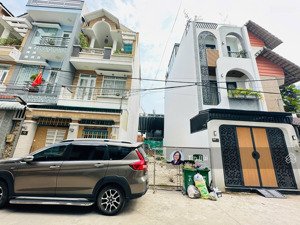 01 lô duy nhất (chưa qua vòng xoay) ! đất đẹp để ở -đầu tư. hxh 6m ngay liên phường. 300m ra global