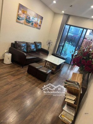 chính chủ bán căn hộ 76m2 2pn 2wc dự án gold season. nội thất đầy đủ, ban công đông nam thoáng mát