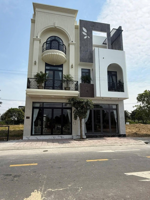 chủ kẹt tiền bán gấp nhà mới thiết kế mẫu tân cổ điển khu the sol city 2 tỷ 250 triệu