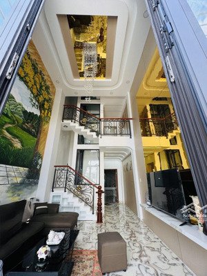 nhà mới đẹp, 5 tầng ( 4.5x18), thang máy xin, giá rẻ. ô tô.