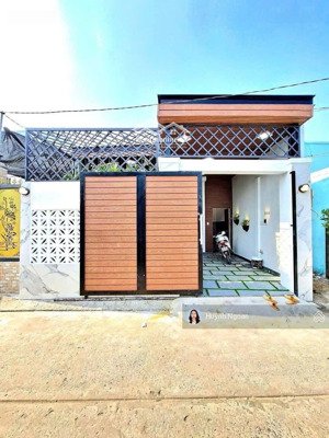 nhà vườn đẹp-giá rẻ nhất khu vực-chỉ hơn 5tỷ đào tông nguyên nhà bè xe hơi đậu sân dt 105m2