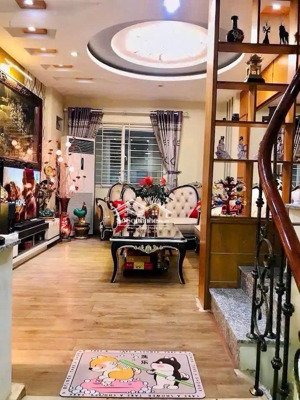 nhà gần hồ, phố lạc long quân, vuông vắn ngõ rộng, cách ô tô 30m, giá 9,5 tỷ