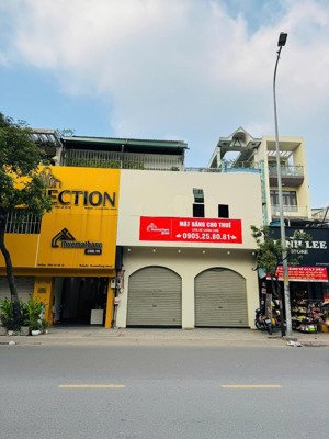 bán nhà cấp 4 góc 2mt cách mạng tháng tám , quận 10 dt: 7,9x25m giá 43.5 tỷ.ctxd : hầm+ 8 tầng