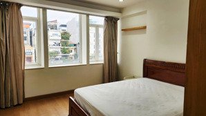 cho thuê căn hộ 2 phòng ngủ, trung tâm hoàn kiếm, view thoáng, nhập tràn ánh sáng