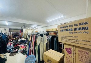 mặt tiền kd ngay chợ tân hương 4 tầng. dt: 4,2 x 19. ở trên kd dưới cho thuê lụm tiền. khu hím bán