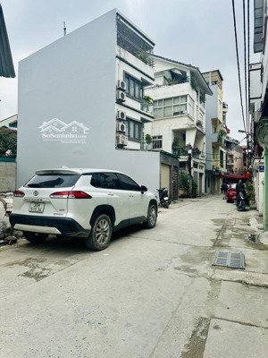 cần bán gấp mảnh đất đại mỗ, chỉ 150tr oto đỗ tránh, mặt tiền 4m, cách mỹ đình, keangnam 5p đi xe.