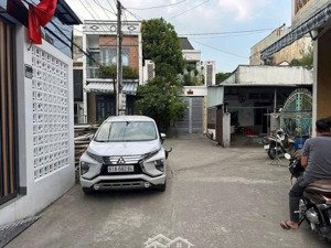 bán nhà trệt lầu cầu siêu thị bigc ( go) tầm 300 m tại phường đông hòa dĩ an