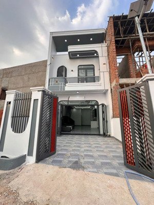 bán gấp nhà ngay trung tâm tân hiệp tân uyên bình dương ( tphcm mới )