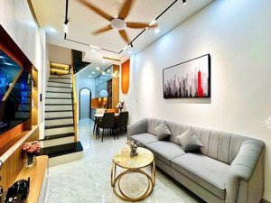 cần bán gấp nhà đường nhiêu tứ - phú nhuận giá siêu đẹp 1tỷ980/30m2